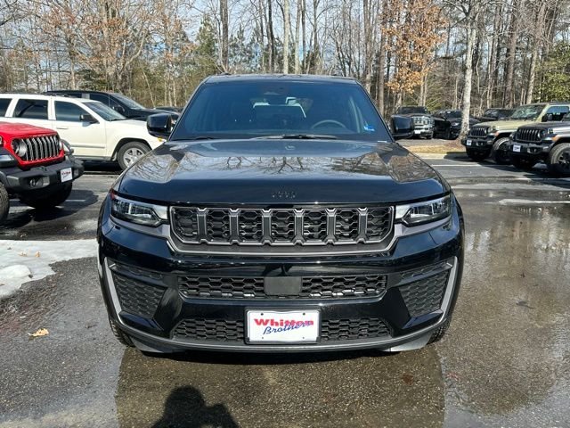 New 2026 Diamond Black Crystal Pearl-Coat Exterior Paint Jeep Altitude image 9