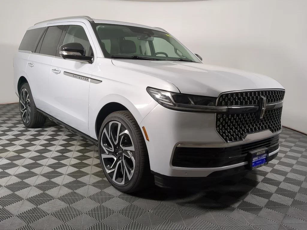 New 2026 Crystal White Metallic Clearcoat Lincoln Reserve image 9