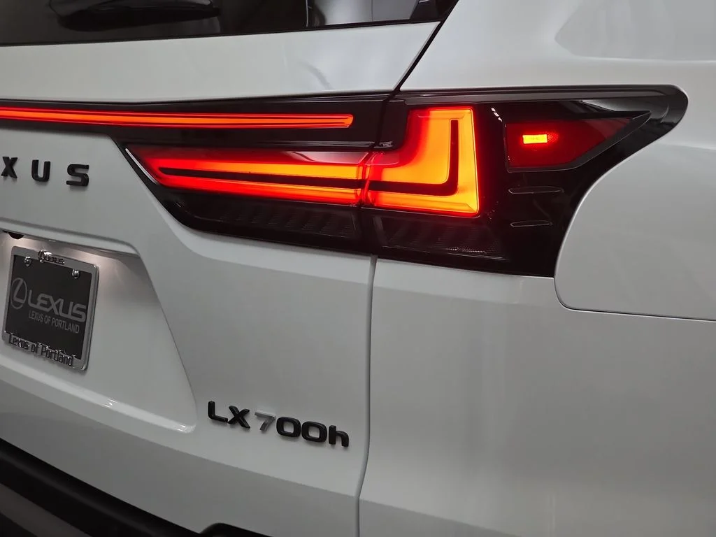2025 Lexus LX 700h Luxury - Photo 33