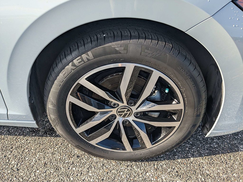 2025 Volkswagen Jetta SE - Photo 11