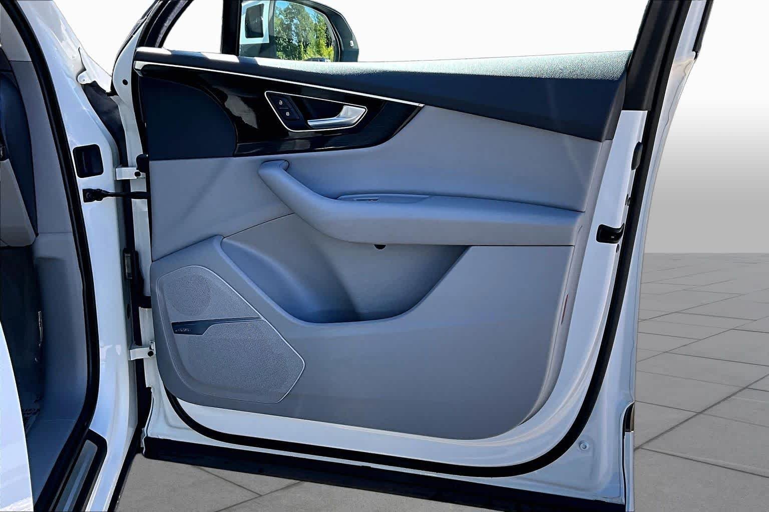 Used 2019 Carrara White Audi SE Premium Plus image 23