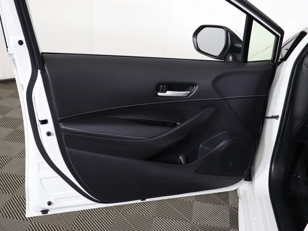 Used 2019 White Toyota SE image 19