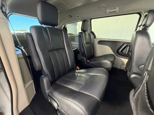 Used 2013 White Chrysler Touring image 43