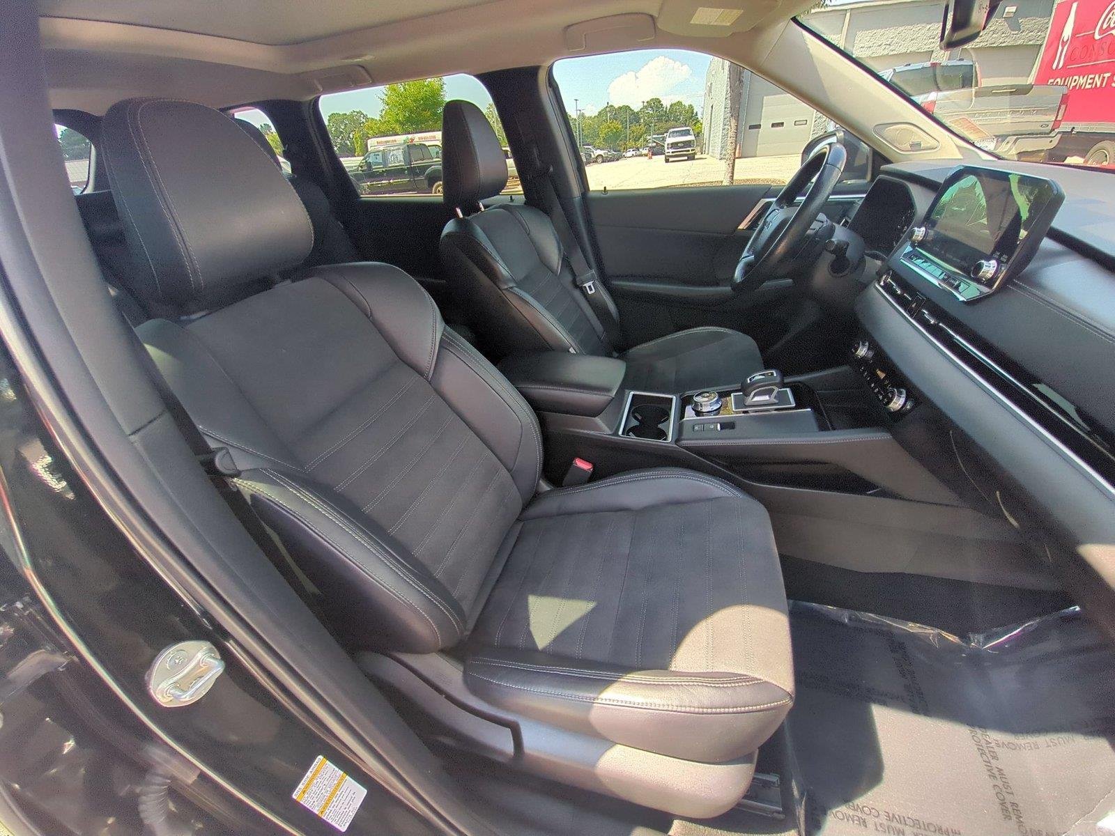 Used 2022 Labrador Black Pearl Mitsubishi SE image 40
