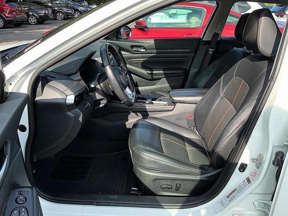 Certified Used 2022 Glacier White Nissan 2.5 SR image 8