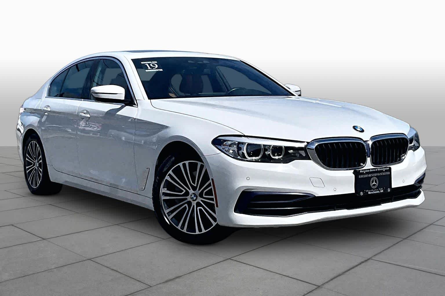 Used 2019 Alpine White BMW 540i xDrive image 3