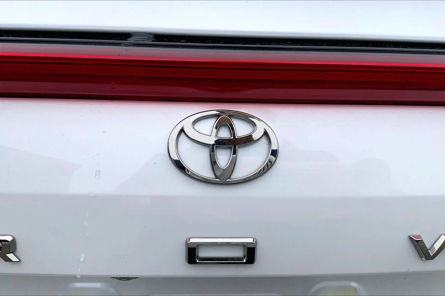 New 2026 Oxygen White Toyota XLE image 15