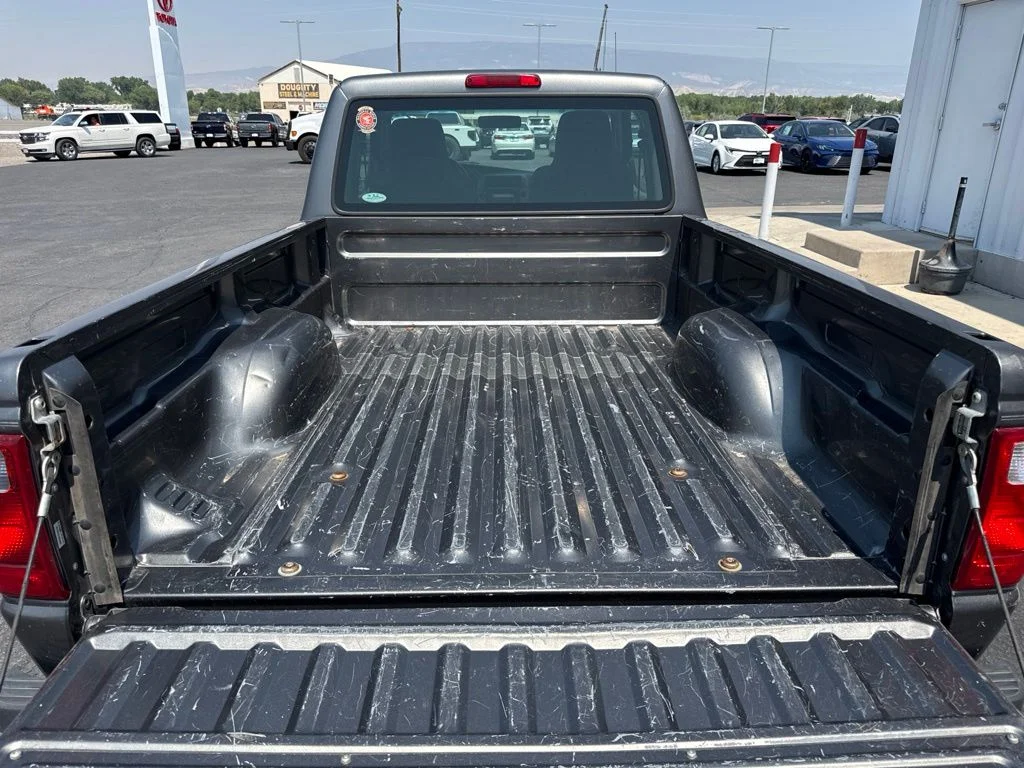 Used 2005 Dark Shadow Gray Clearcoat Metallic Ford XLT image 9