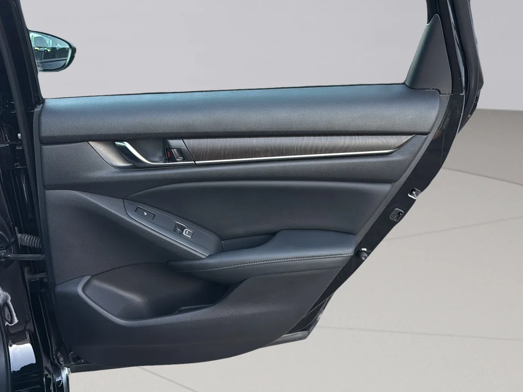 Used 2018 Black Honda Touring image 30