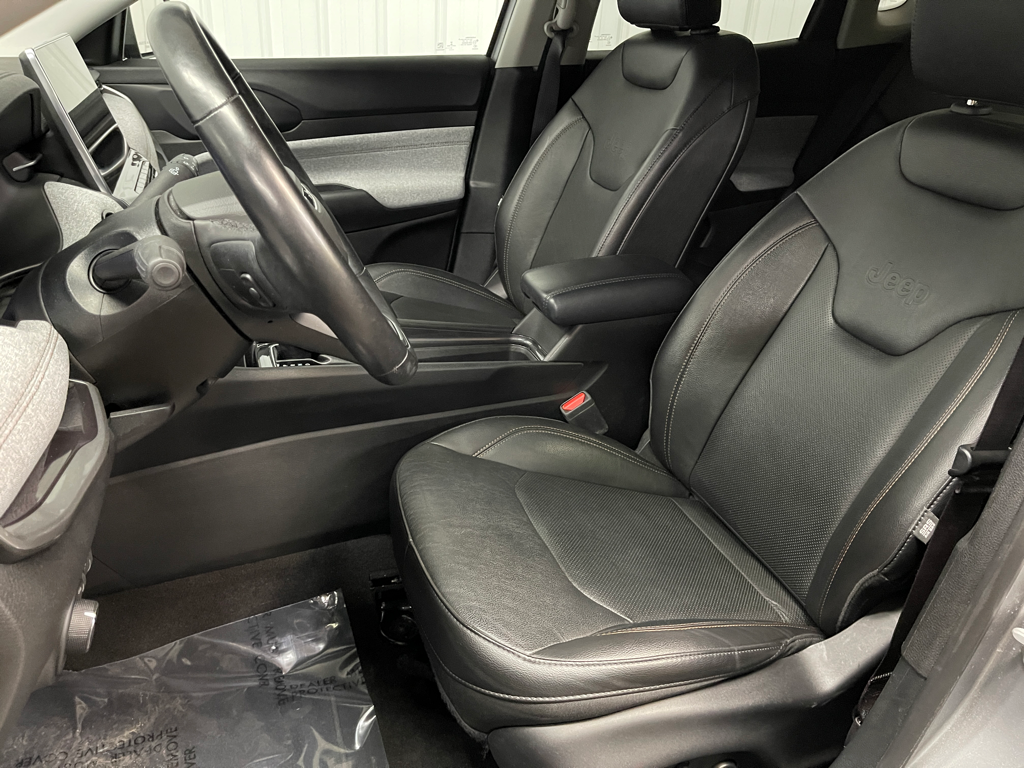 Used 2022 Silver Jeep Latitude Lux image 15