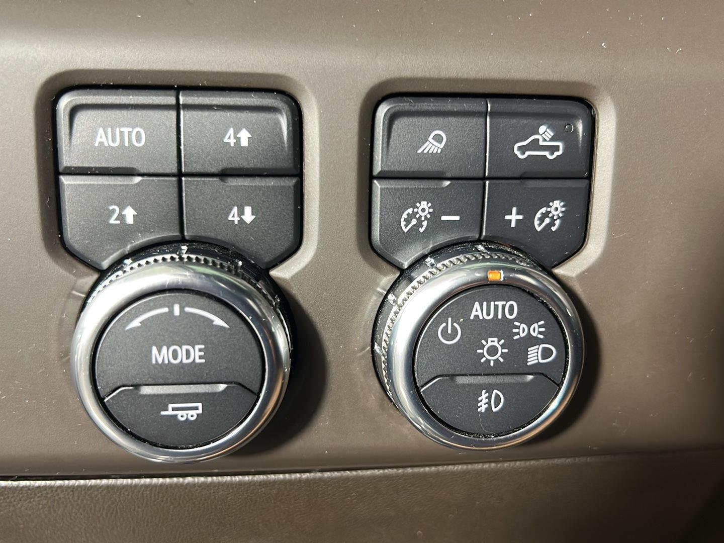Used 2024 White Frost Tricoat GMC Denali image 24