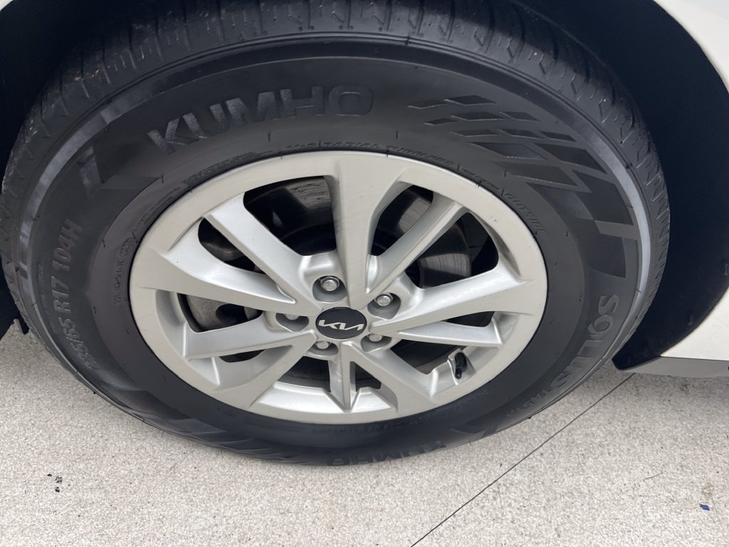 Used 2023 White Kia LX image 9
