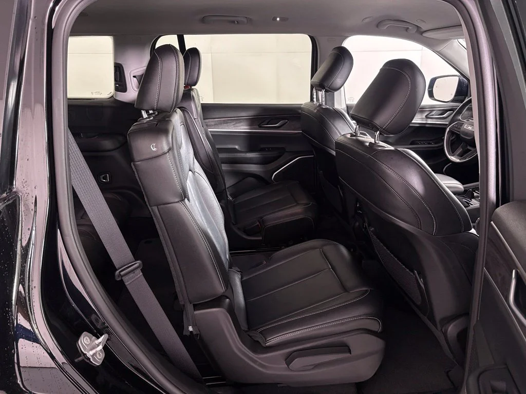 Used 2022 Black Jeep Limited image 39