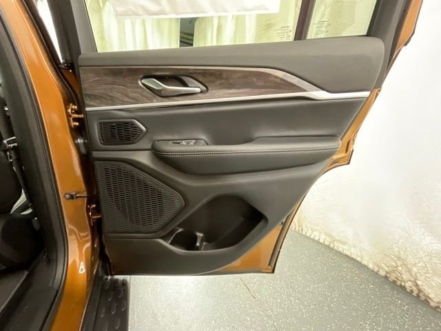 New 2026 Copper Shino Metallic Clear-Coat Exterior Paint Jeep Limited image 24