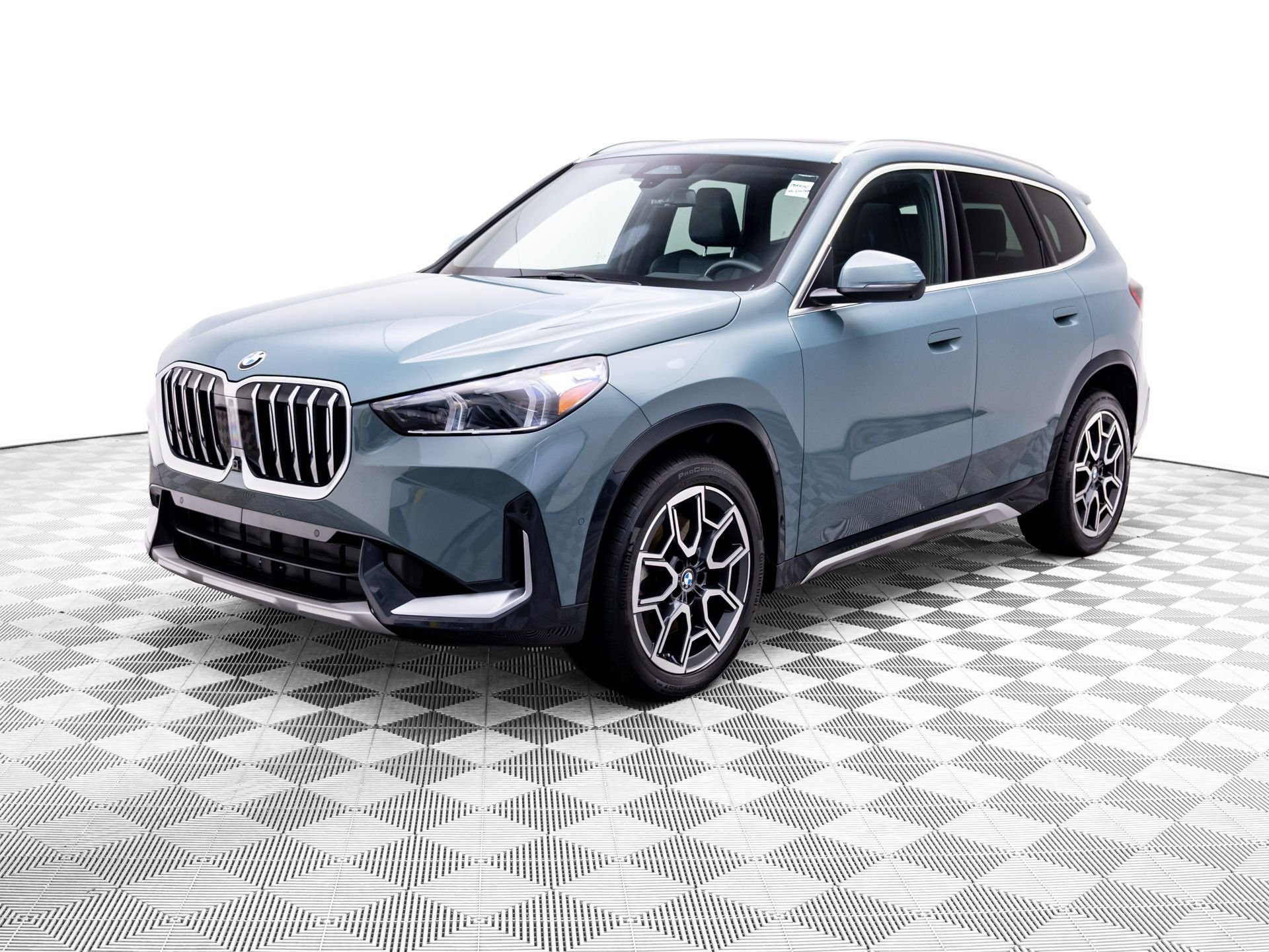 Certified Used 2026 Cape York Green Metallic BMW xDrive28i image 1