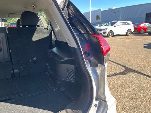 Used 2017 Brilliant Silver Nissan S image 18