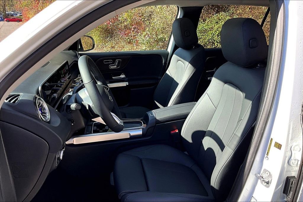 New 2026 Polar White Mercedes-Benz GLB 250 image 23