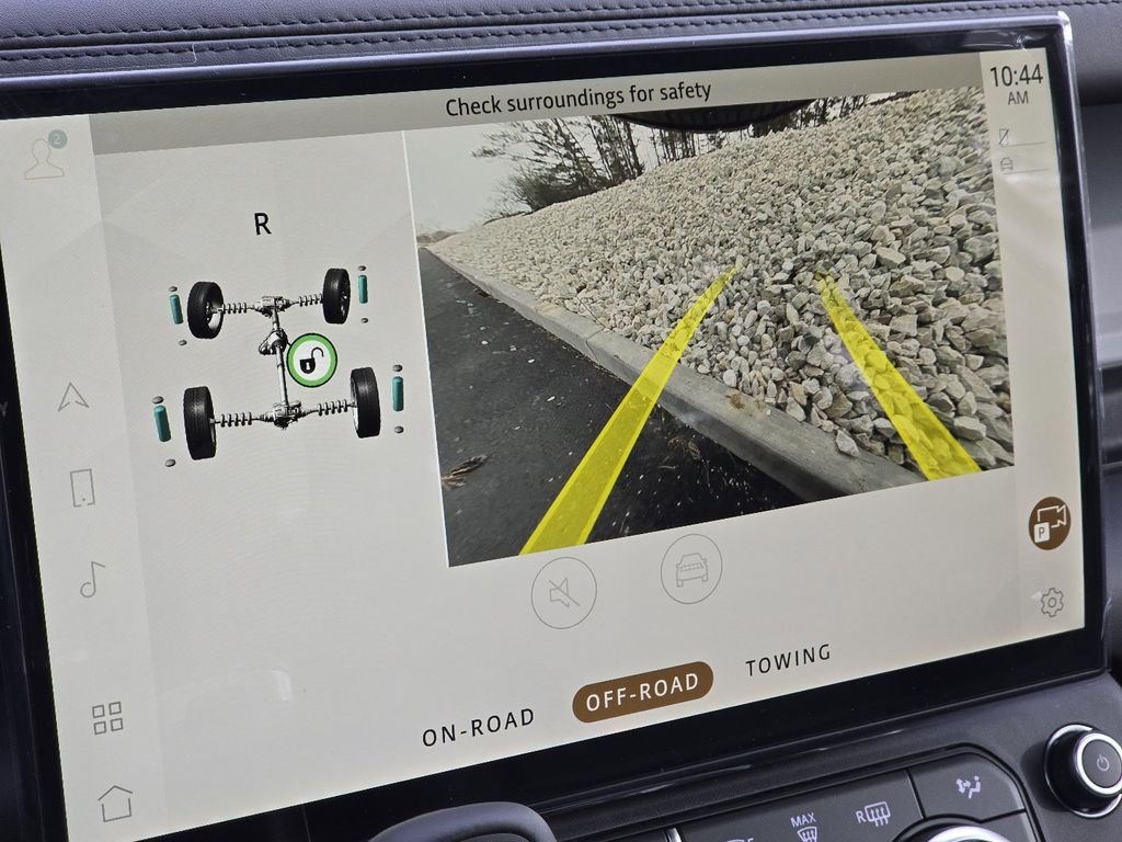 New 2026 Fuji White Land Rover X-Dynamic se image 5