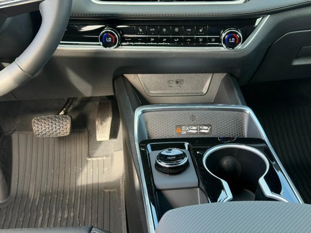 2027 Chevrolet Equinox LT - Photo 8