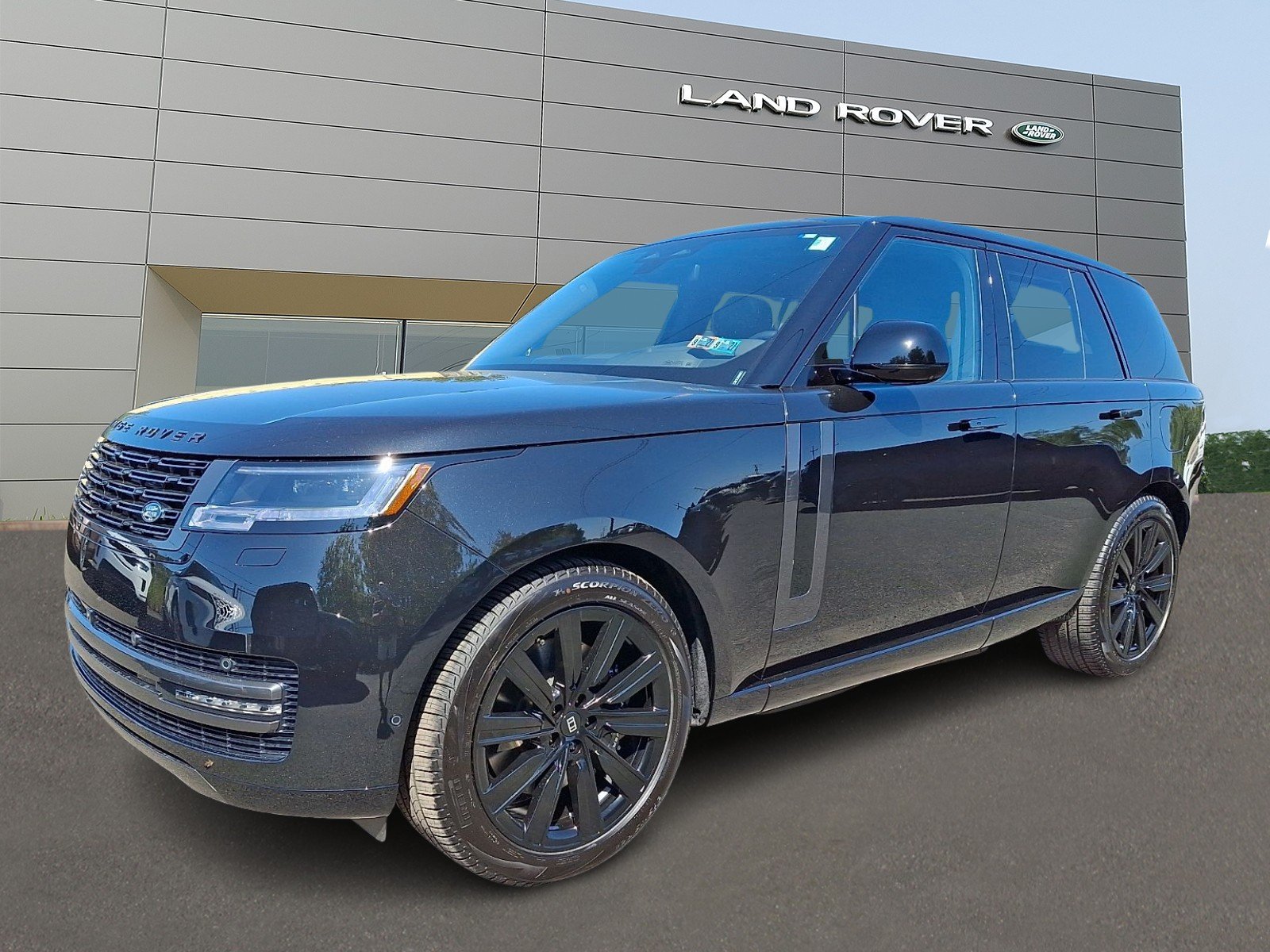 New 2027 Santorini Black Land Rover SE image 2