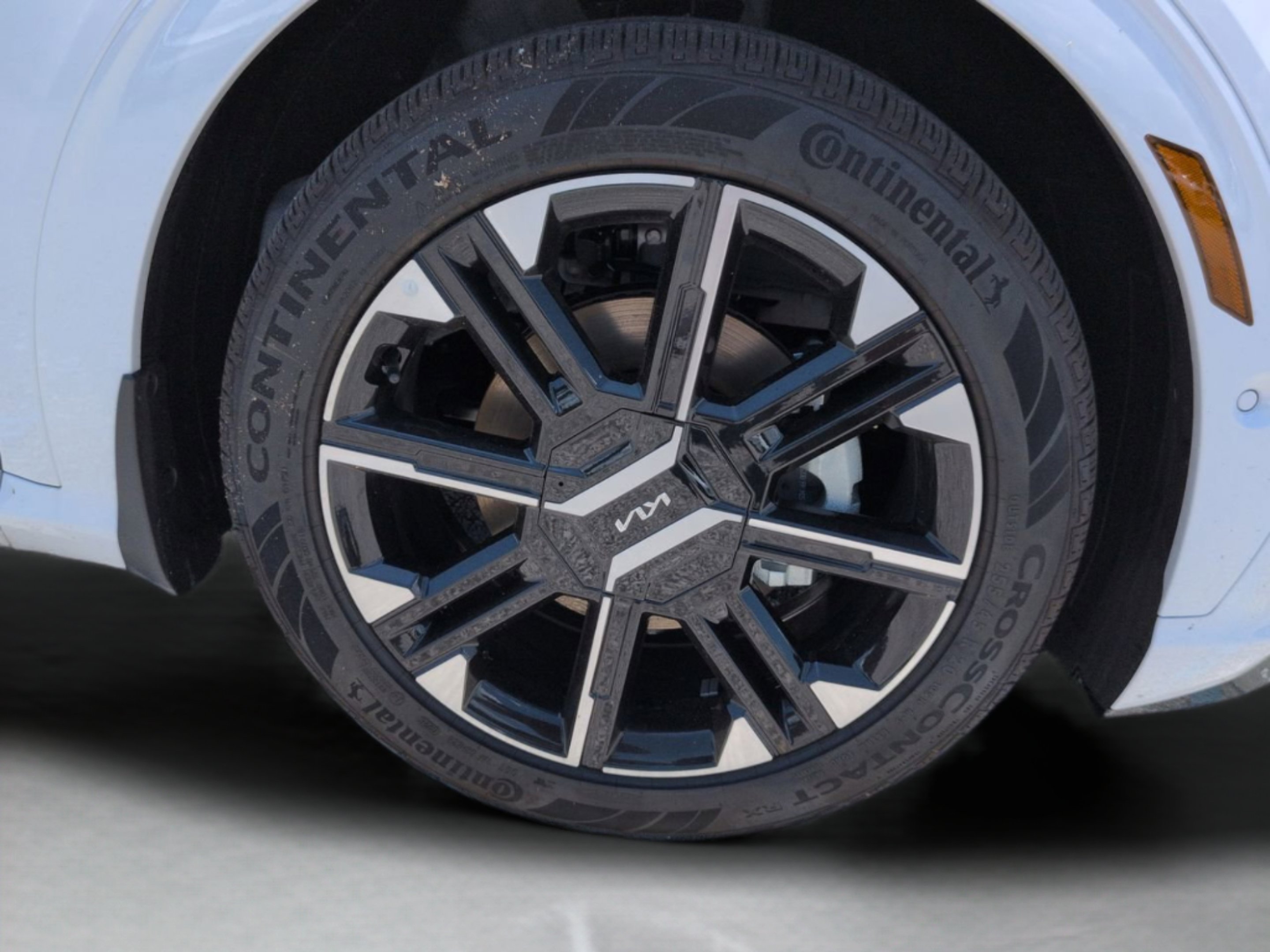 New 2026 Glacier White Pearl/Black Roof Kia GT-Line image 33