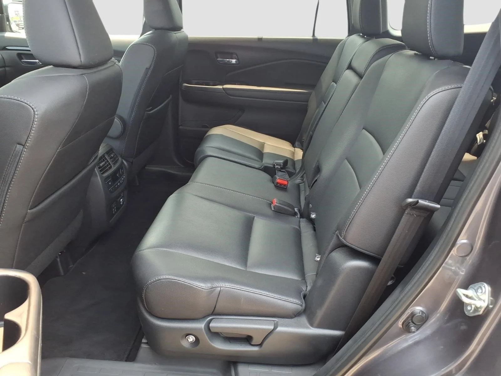 Used 2021 Crystal Black Pearl Honda Touring 8 Passenger image 13