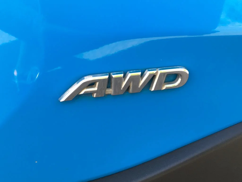 2019 Toyota RAV4 LE - Photo 9