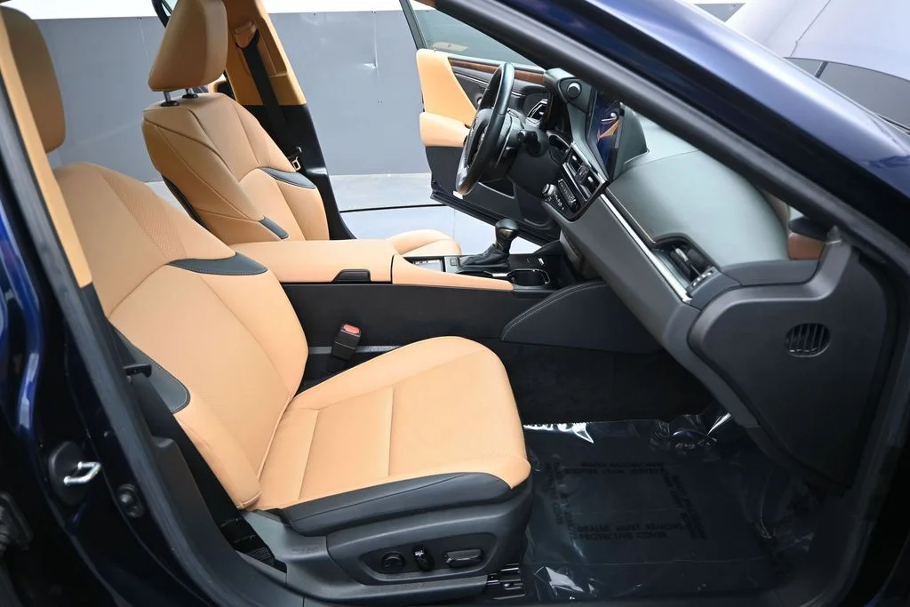 Used 2023  Lexus 350 image 26