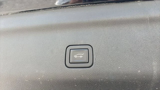 Used 2024 Onyx Black GMC Denali image 39