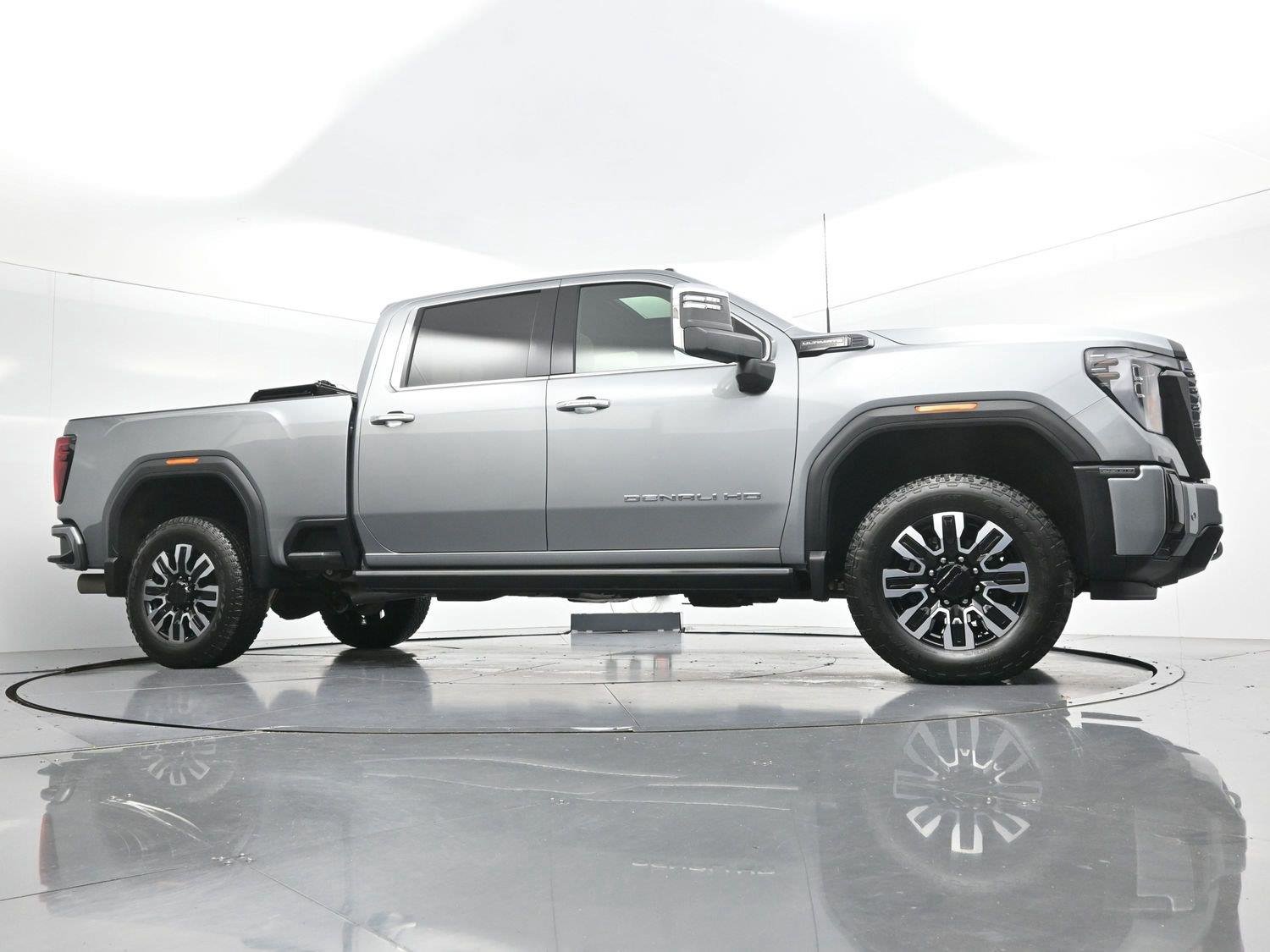 Used 2026 Sterling Metallic GMC Denali Ultimate image 47