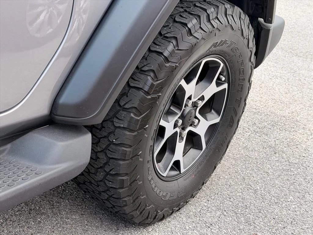 Used 2019 Silver Jeep Sport S image 11
