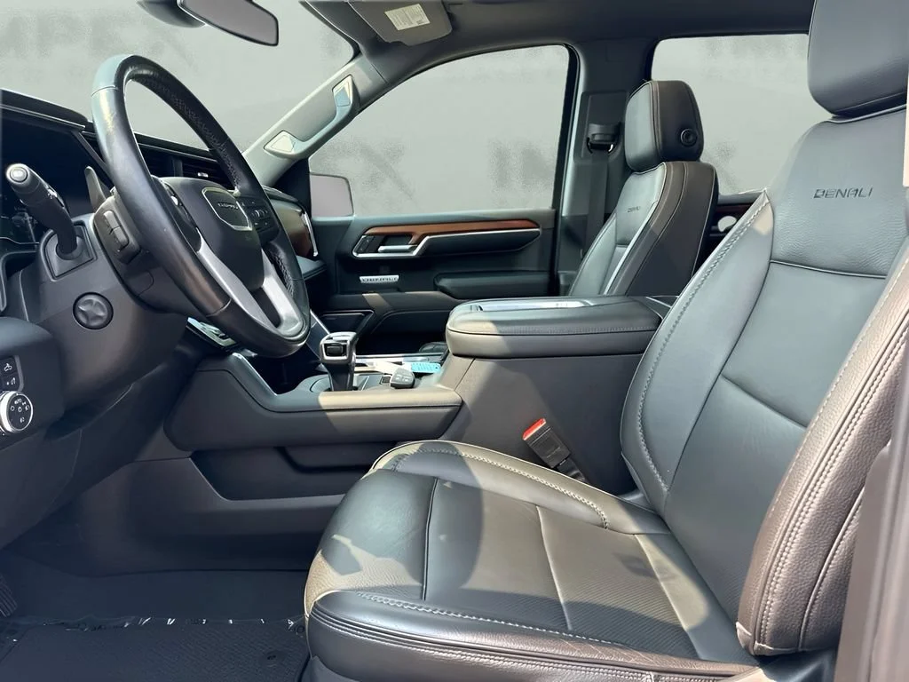 Used 2022 White Frost Tricoat GMC Denali image 9