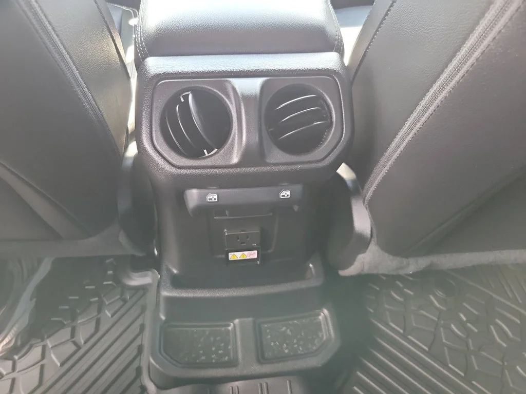 Used 2021 Silver Jeep Unlimited Sahara 4x4 image 21