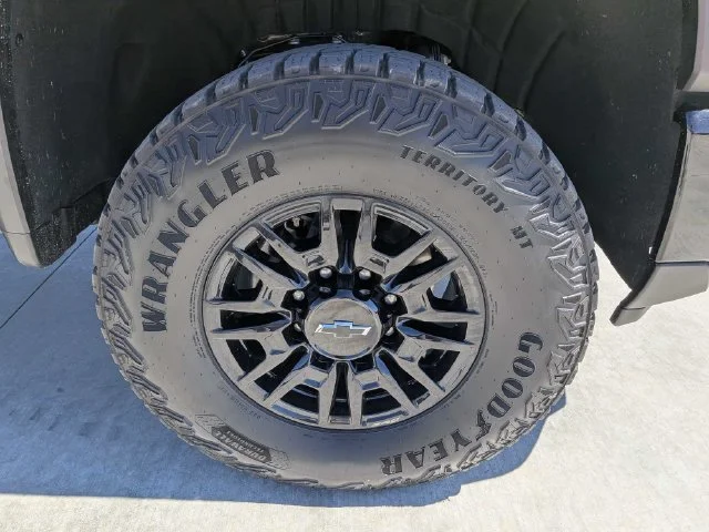 Used 2025 Gray Chevrolet ZR2 image 10