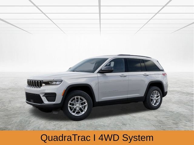 New 2026 Bright White Clear-Coat Exterior Paint Jeep Laredo X image 3