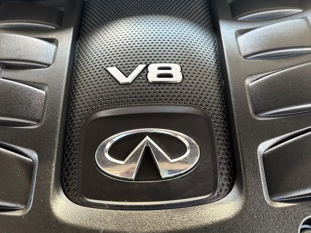 Used 2018 Moonstone White INFINITI  image 18