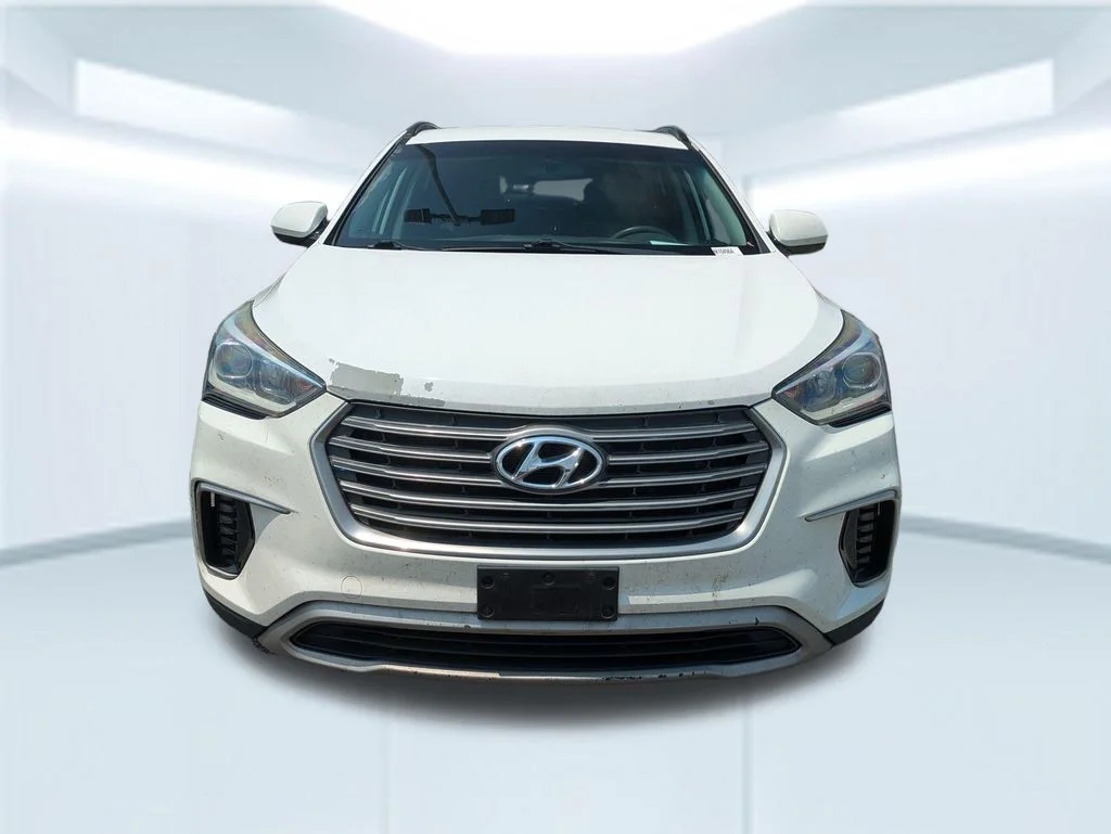 Used 2017 White Hyundai SE image 4
