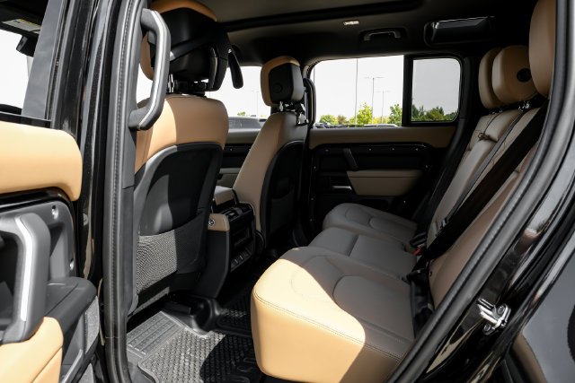 New 2026 Santorini Black Land Rover X-Dynamic SE image 39