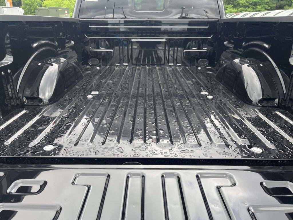 New 2026 Agate Black Metallic Ford XLT image 18