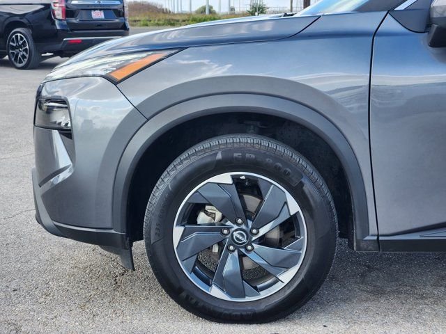 Used 2025 Gray Nissan SV image 9