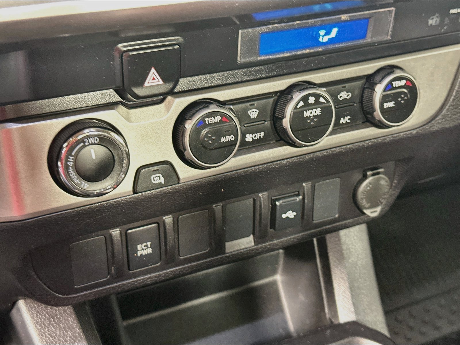 Used 2022 Midnight Black Metallic Toyota SR5 image 17