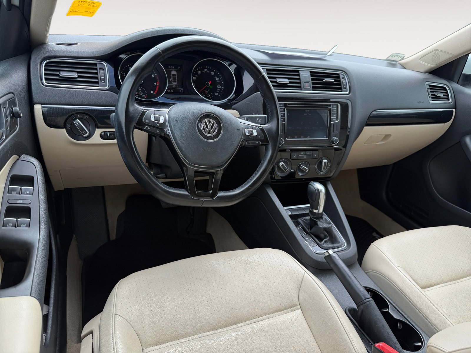 Used 2016  Volkswagen  image 15