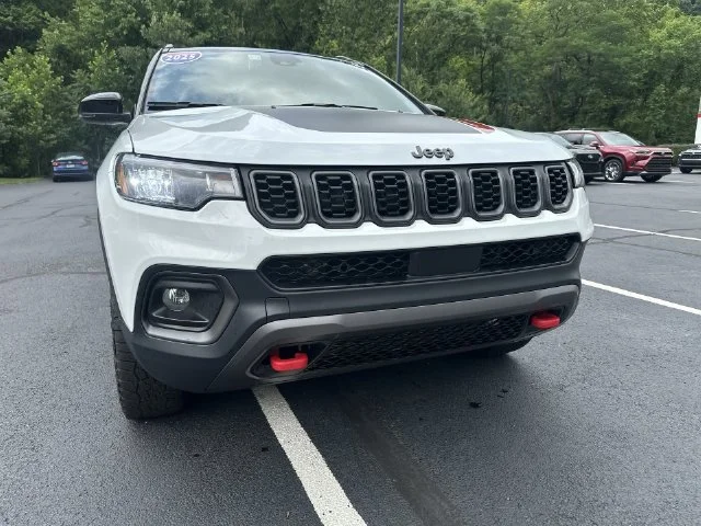 Used 2025 White Jeep Trailhawk image 18