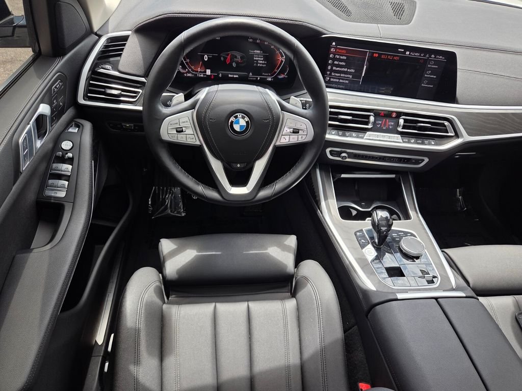 Used 2021 White BMW xDrive40i image 9