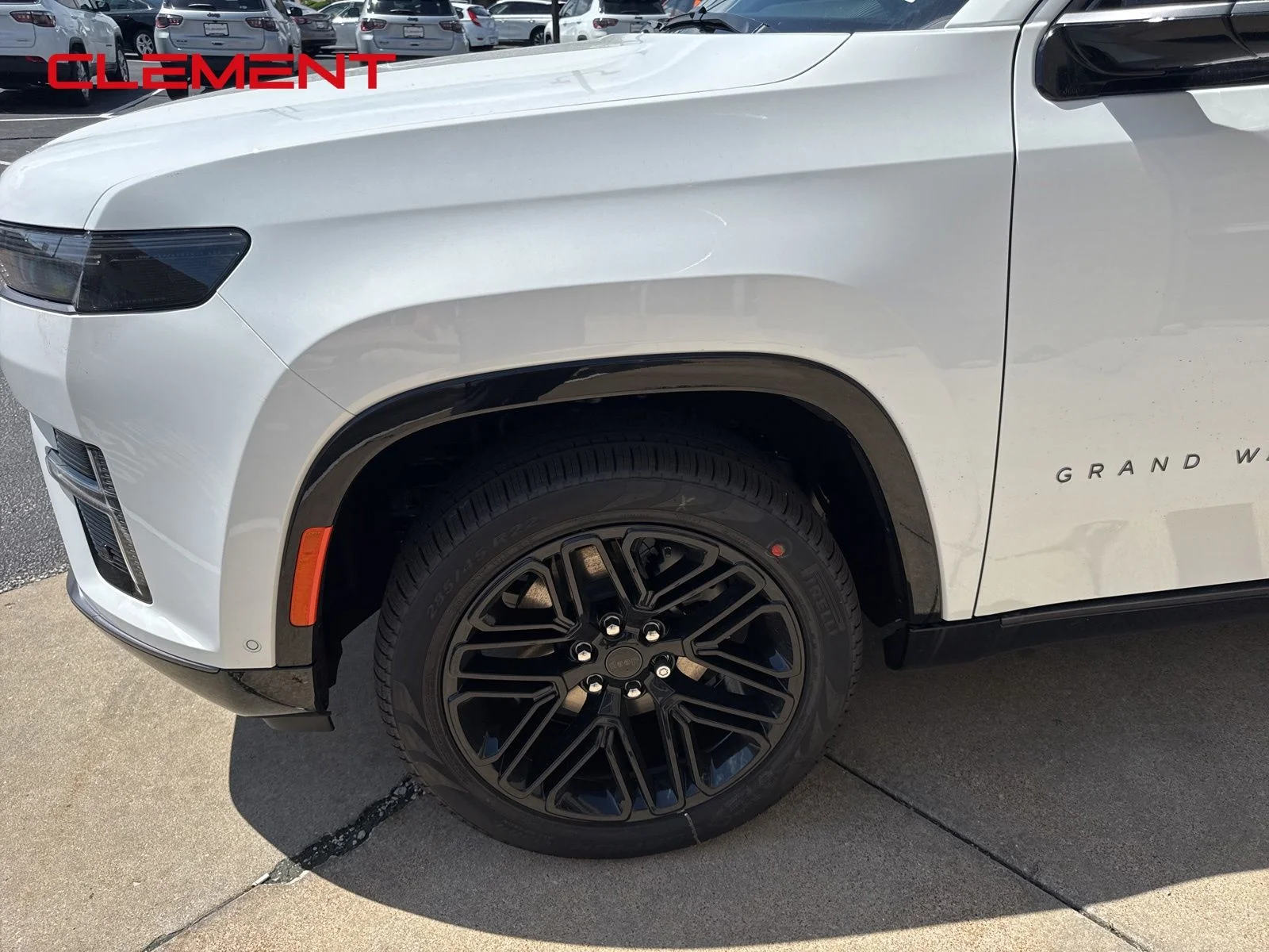 New 2026 Bright White Clear-Coat Exterior Paint Jeep Limited Reserve image 3