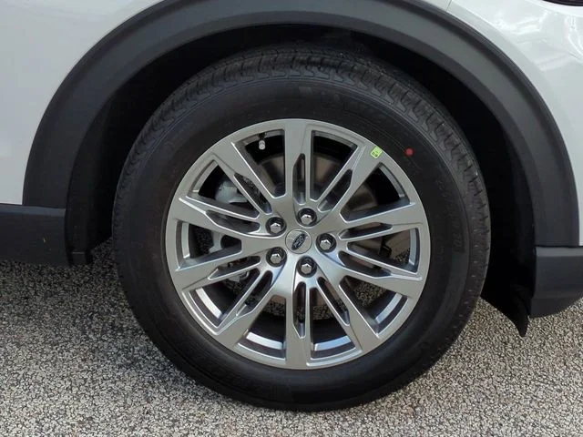 New 2026 Star White Metallic Tri-Coat Ford Platinum™ image 11