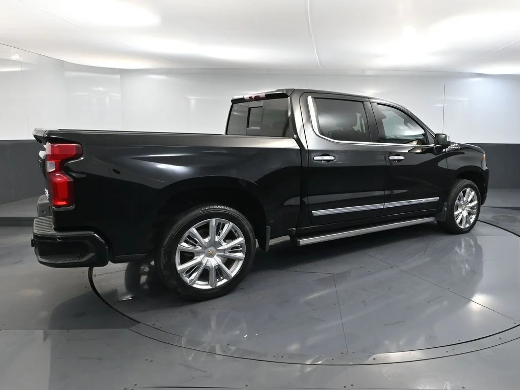 Used 2023 Black Chevrolet High Country image 4