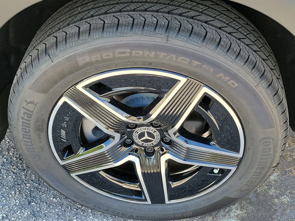 New 2027 Black Mercedes-Benz GLC 300 image 8