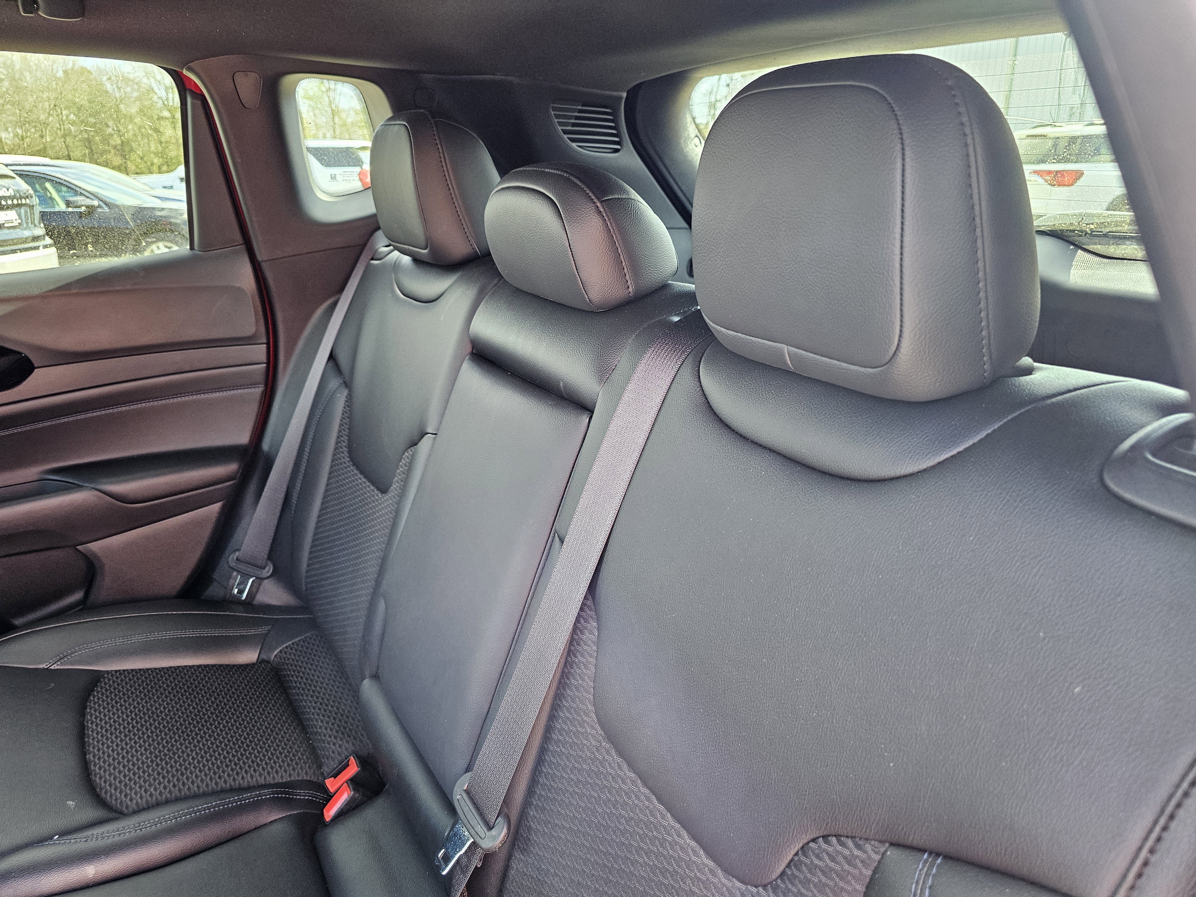 New 2026 Red Hot Pearlcoat Jeep Latitude Altitude image 31