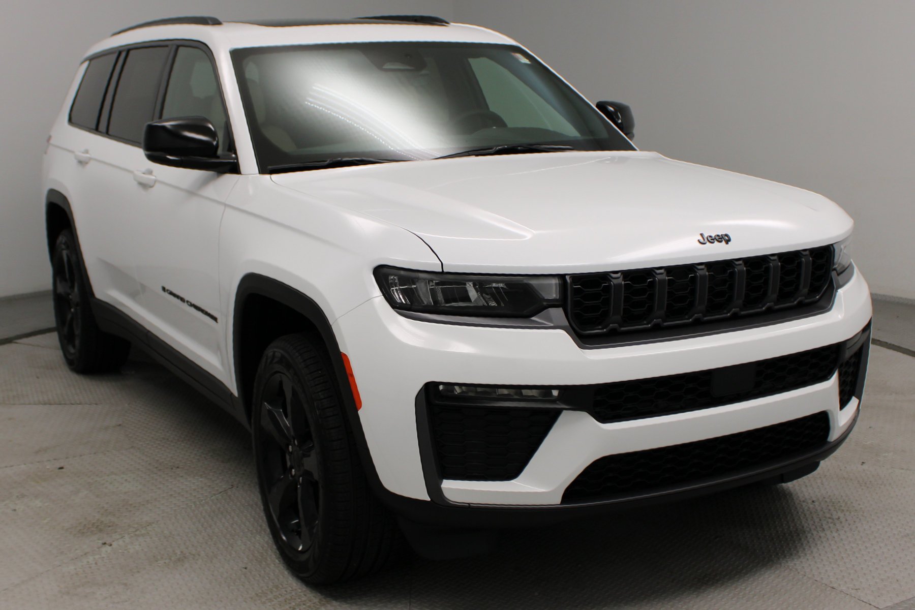 New 2026 Bright White Clear-Coat Exterior Paint Jeep Limited 4x4 image 5